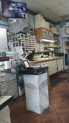 Optician «Douglas Optical», reviews and photos, 4501 E Carson St # 101, Long Beach, CA 90808, USA