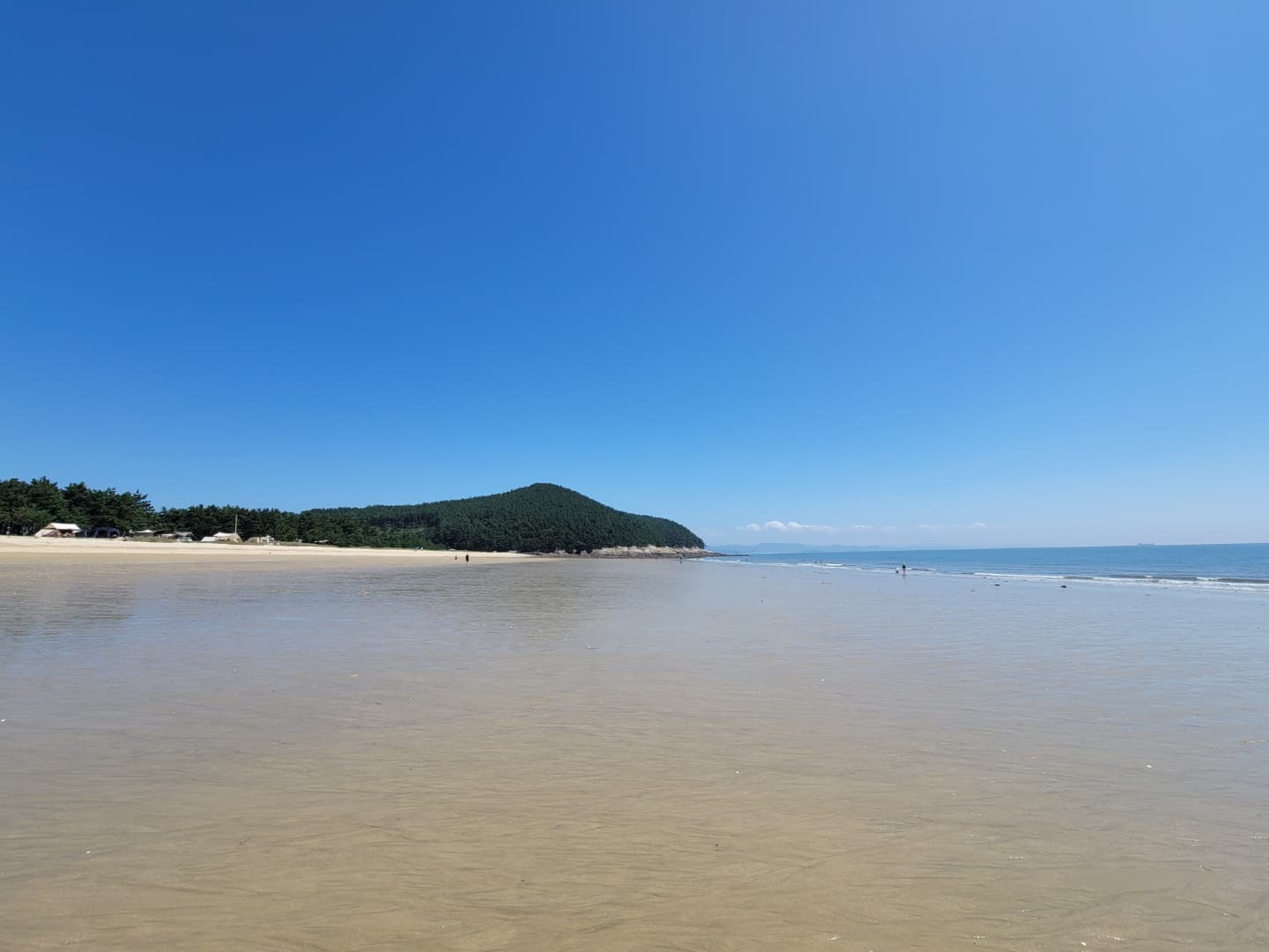 Fotografija Obongsan Beach divje območje