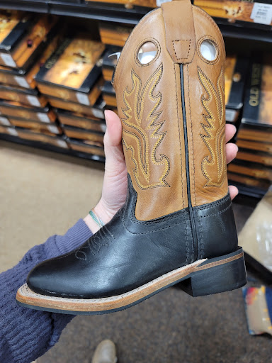 Animal Feed Store «Wilco Farm Store», reviews and photos, 3285 Commercial St SE, Salem, OR 97302, USA