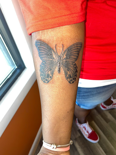 Tattoo Shop «Kings & Queens Tattoo & Piercing», reviews and photos, 4541 Dixie Hwy, Waterford, MI 48329, USA