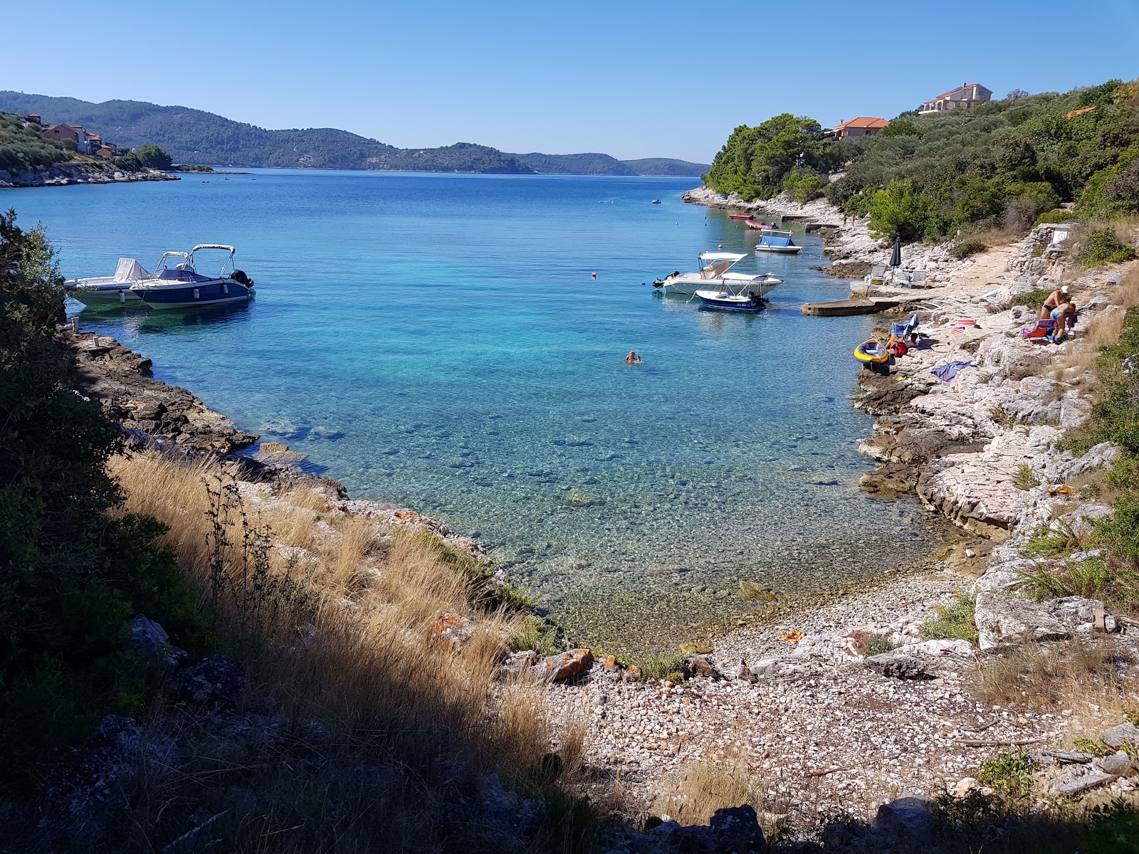 Photo de Strasincica beach avec caillou clair de surface