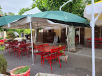 Atmosphère du Restaurant Le Café des Platanes à Cranves-Sales - n°11