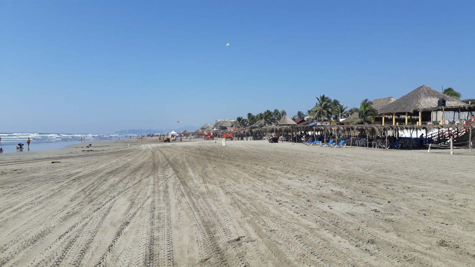 Fotografie cu Playa La Bonfil cu drept și lung