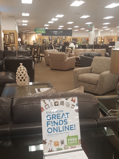 Furniture Store «Raymour & Flanigan Furniture and Mattress Store», reviews and photos, 1345 US-1, North Brunswick Township, NJ 08902, USA