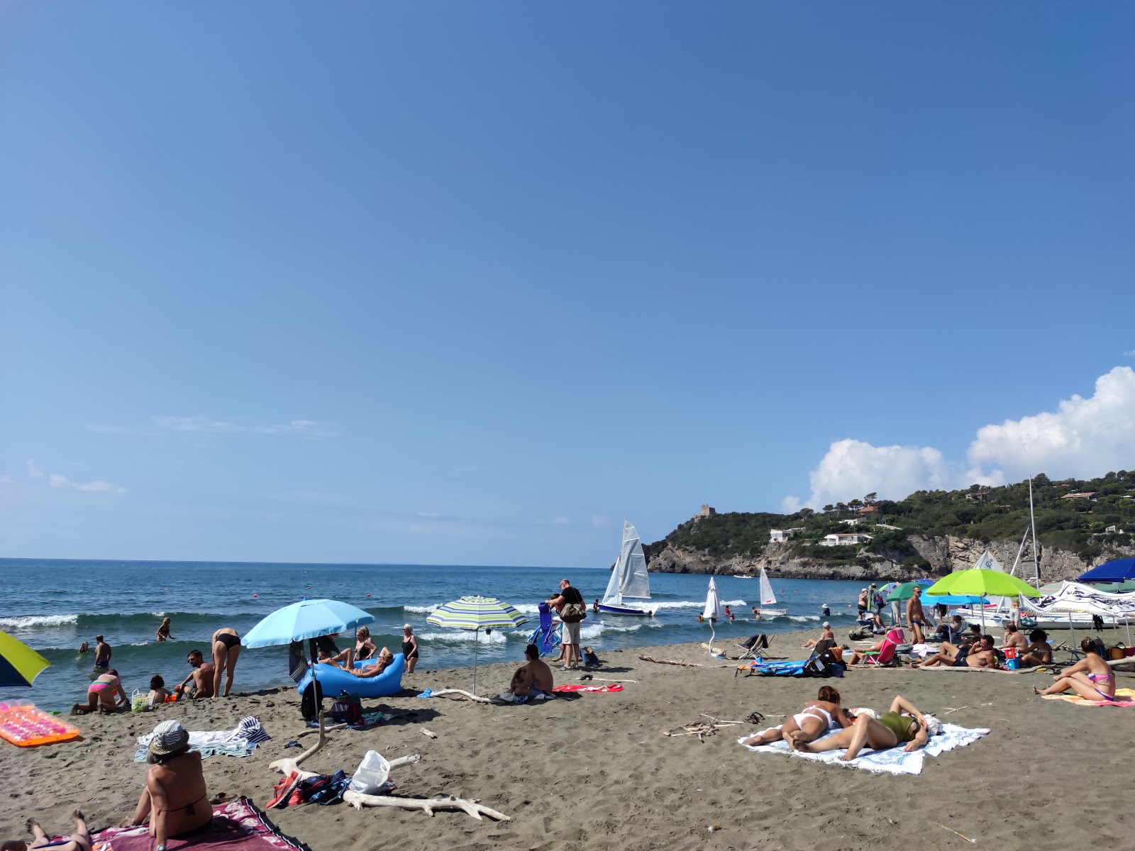 Foto av Ansedonia Beach och dess vackra landskap