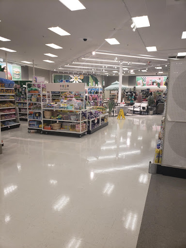 Shopping Mall «The Brickyard», reviews and photos, 2600 N Narragansett Ave, Chicago, IL 60639, USA