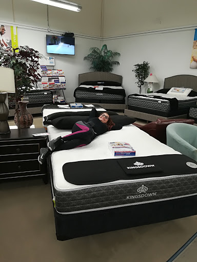 Outlet Store «Rooms To Go Outlet Furniture Store - Seffner», reviews and photos, 11540 E Highway 92, Seffner, FL 33584, USA