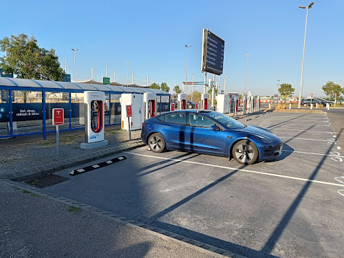 Tesla Supercharger à Coquelles