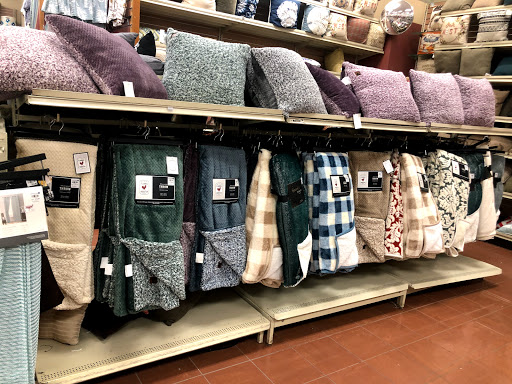 Home Goods Store «Christmas Tree Shops», reviews and photos, 28-34 Broadway, Lynnfield, MA 01940, USA