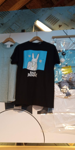 Clothing Store «Urban Outfitters», reviews and photos, 1140 Bardstown Rd, Louisville, KY 40204, USA