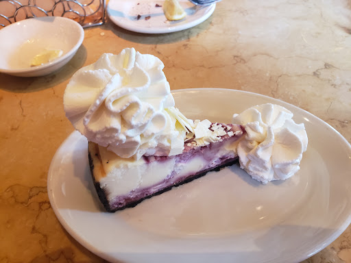 Restaurant «The Cheesecake Factory», reviews and photos, 930 N Milwaukee Ave, Lincolnshire, IL 60069, USA