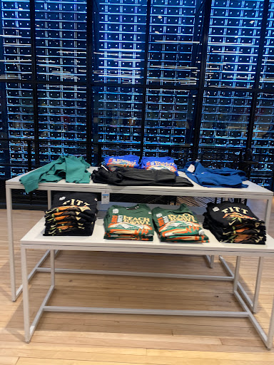 Clothing Store «Nike Lenox», reviews and photos, 3393 Peachtree Rd, Atlanta, GA 30326, USA