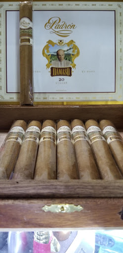 Glass Shop «WHELANS GLASS GALLERY, VAPOR, CIGAR, GIFT & SMOKE SHOP», reviews and photos, 2486 Bancroft Way, Berkeley, CA 94704, USA