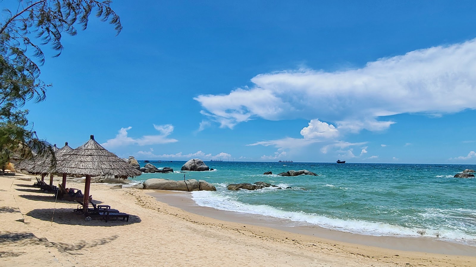 Ca Na Beach的照片 带有米色沙子表面