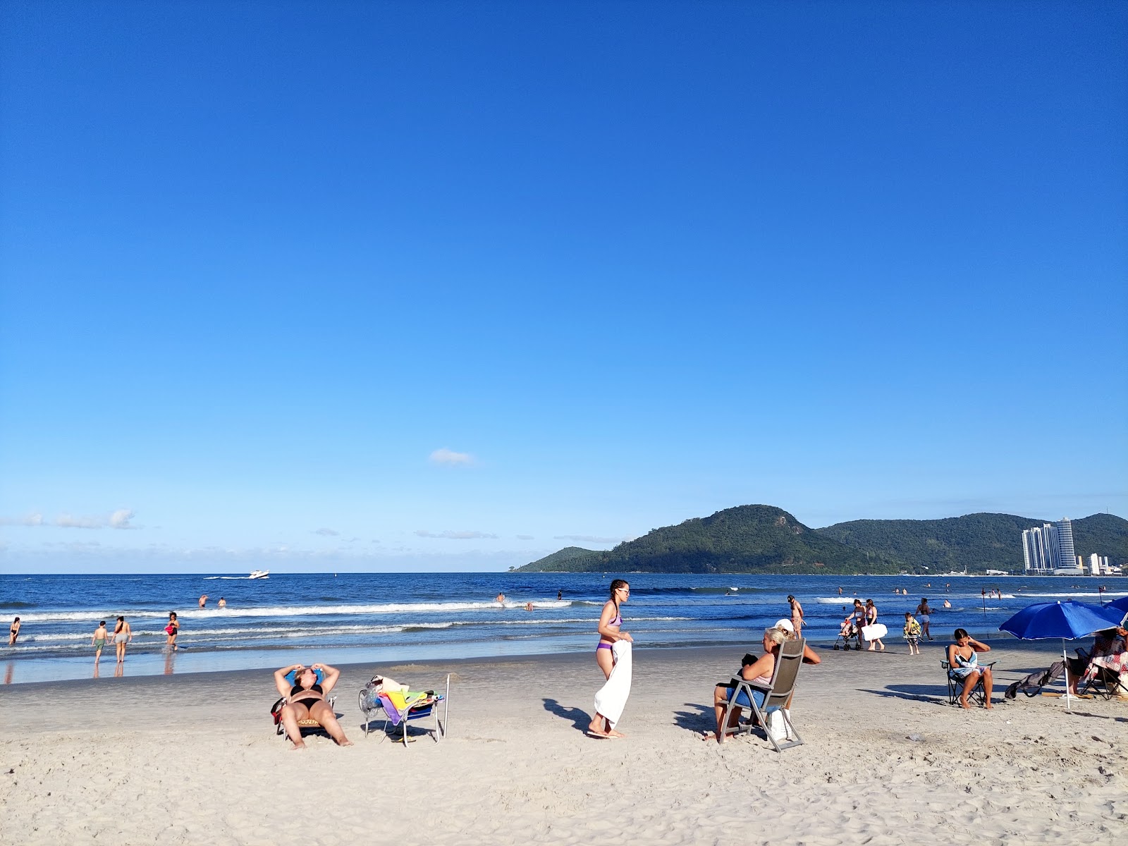 Valokuva Praia de Camboriuista. - suosittu paikka rentoutumisen tuntijoille