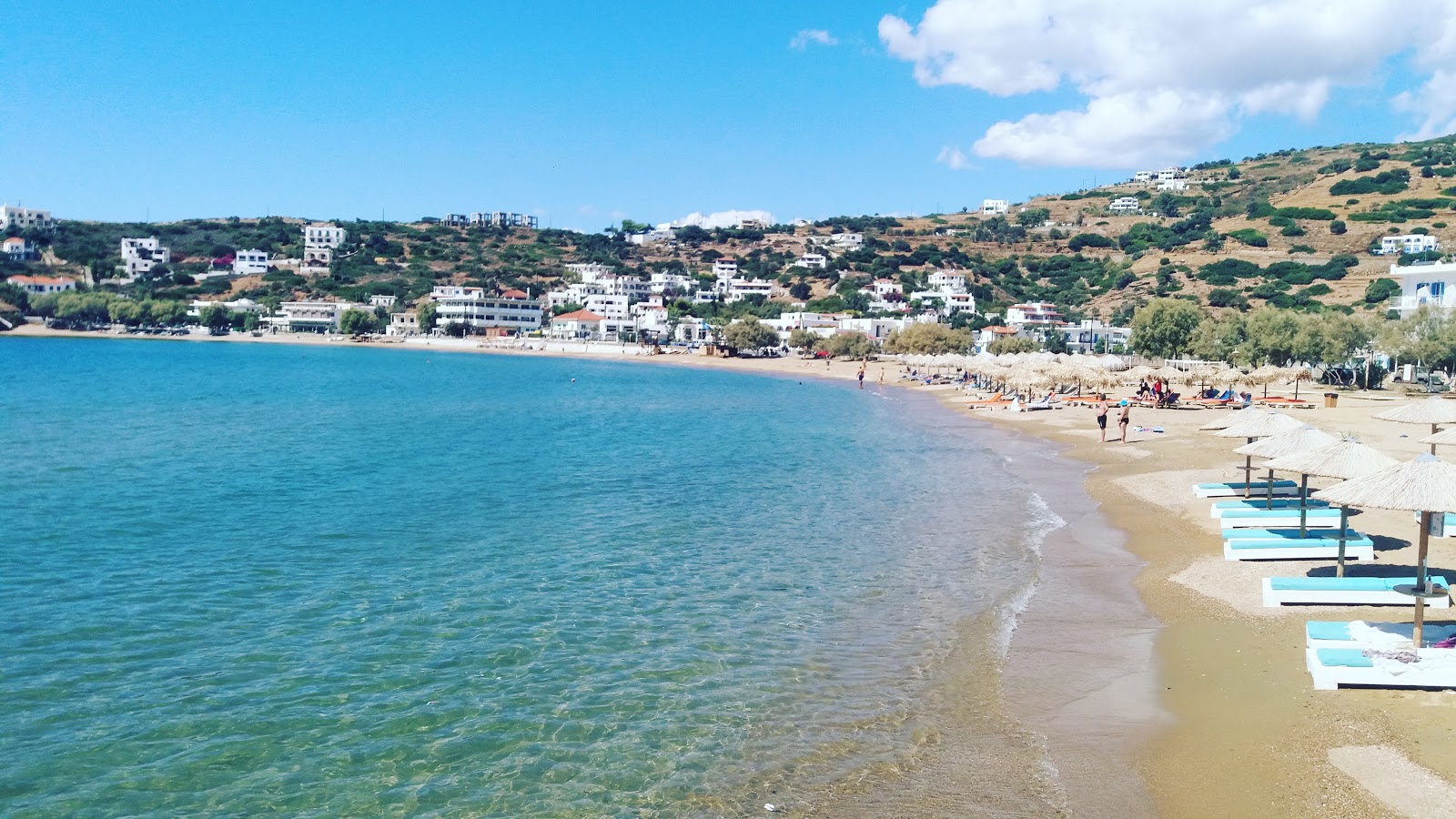 Batsi Plajı'in fotoğrafı parlak kum yüzey ile