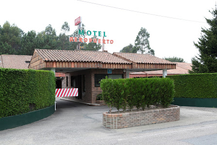 Motel Aeropuerto Avenida Peinador a Puxeiros, 124, 36416 Mos, Pontevedra, España
