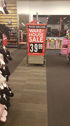 Shoe Store «DSW Designer Shoe Warehouse», reviews and photos, 8400 Factory Shops Blvd #400, Jeffersonville, OH 43128, USA