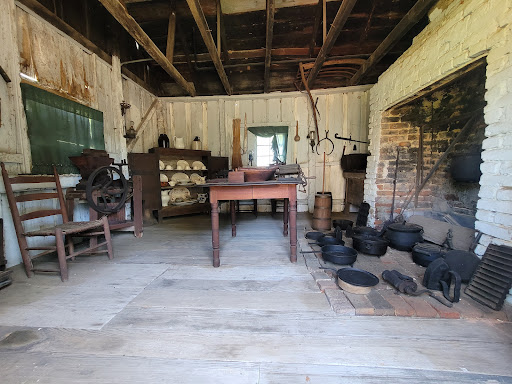 Historical Landmark «Helen Keller Birth Place», reviews and photos, 300 N Commons St W, Tuscumbia, AL 35674, USA