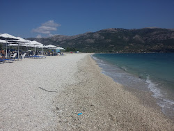Foto von Mytikas wild beach und seine wunderschöne Landschaft