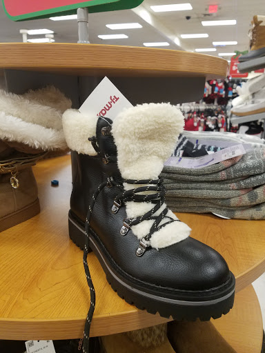 Shopping Mall «Rookwood Commons Shopping Center», reviews and photos, 3805 Edwards Rd, Cincinnati, OH 45209, USA