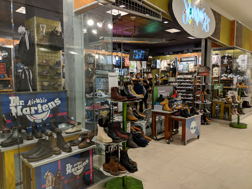 Shoe Store «Journeys», reviews and photos, 201 E Magnolia Blvd #288, Burbank, CA 91501, USA