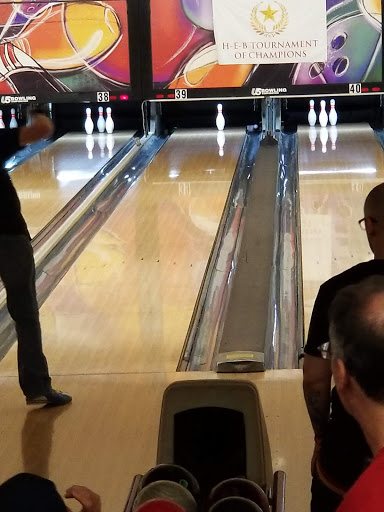 Bowling Alley «Bandera Bowling Center», reviews and photos, 6700 Huebner Rd, Leon Valley, TX 78238, USA