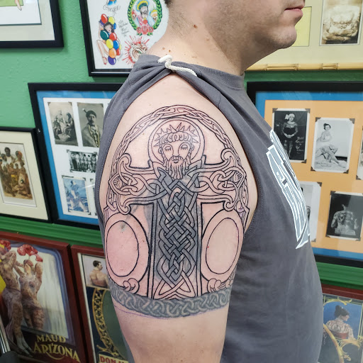 Tattoo Shop «Deluxe Tattoo Parlor», reviews and photos, 1705 Broadway St, Vancouver, WA 98663, USA