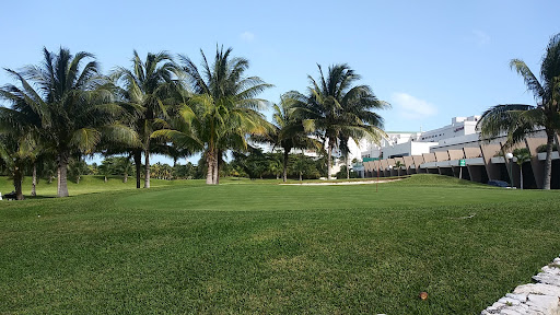 Paradisus 9-hole golf course