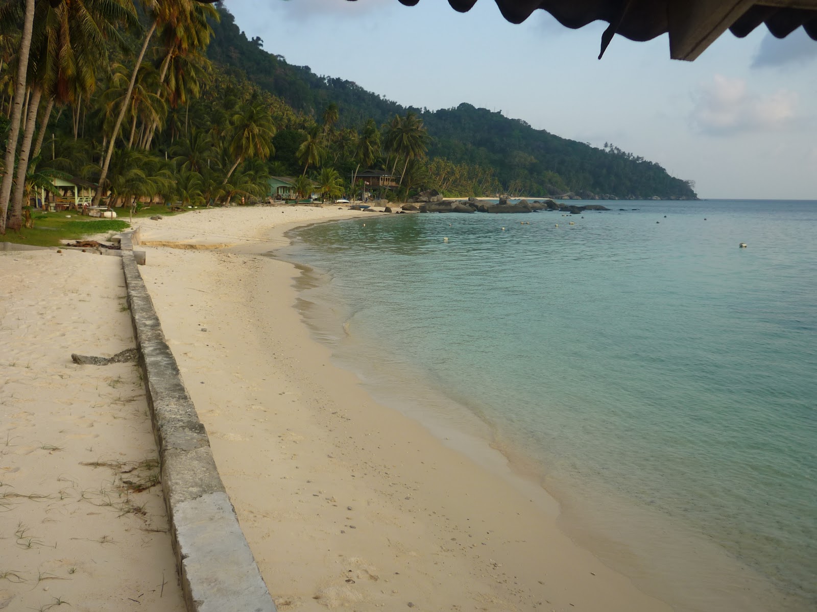 Zdjęcie Pemanggil Holiday z powierzchnią jasny piasek