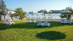 Salinera beach'in fotoğrafı - rahatlamayı sevenler arasında popüler bir yer