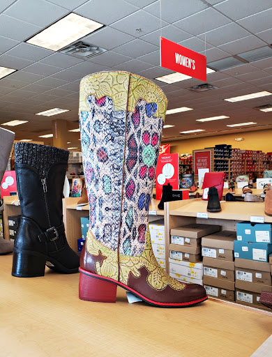 Shoe Store «Peltz Shoes - Clearwater Store», reviews and photos, 2675 Gulf to Bay Blvd, Clearwater, FL 33759, USA