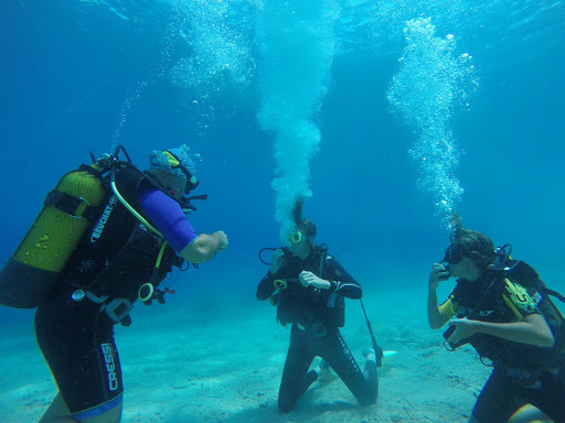 Aquaholics Dive Centre