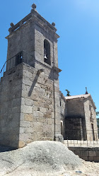 Igreja de São Tiago e Capela dos Cabrais