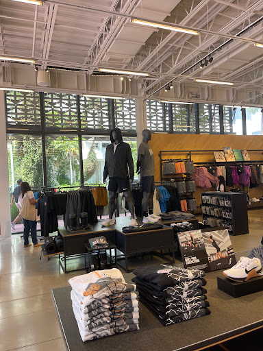 Clothing Store «Nike Miami», reviews and photos, 1035 Lincoln Rd, Miami Beach, FL 33139, USA