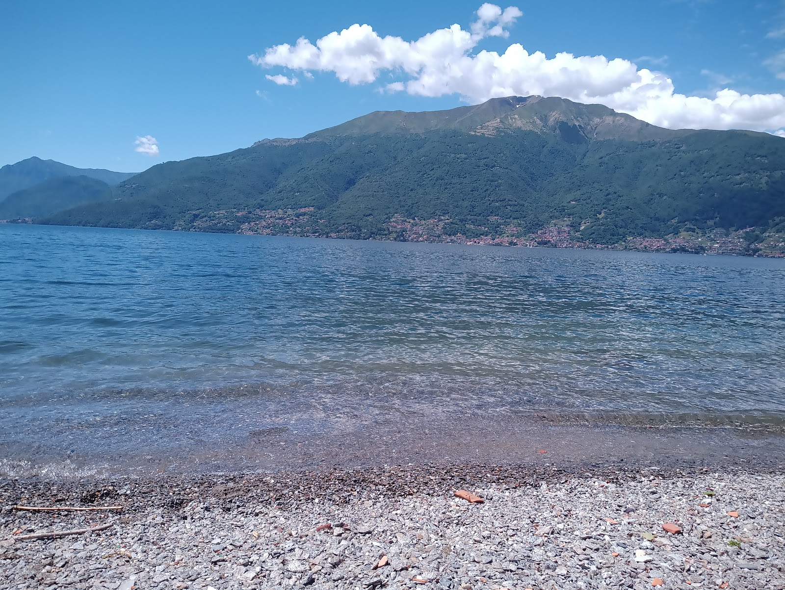 Spiaggia della Formaggia的照片 带有灰卵石表面