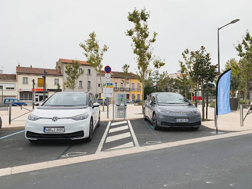 Borne de recharge de véhicules électriques RÉVÉO Station de recharge Rivesaltes
