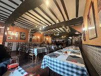 Atmosphère du Restaurant espagnol Chez Theo à Saint-Jean-de-Luz - n°20