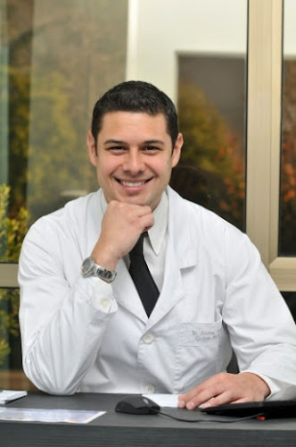 Dr. Cristián Venables Gálvez, Cirujano maxilofacial - Cirujano plástico