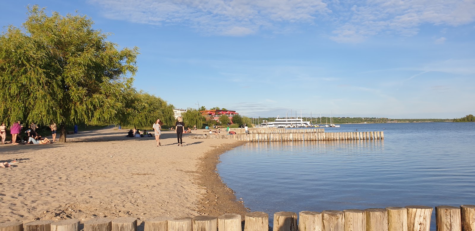 Valokuva Markkleeberger See Strandbadista. sisältäen suora ranta