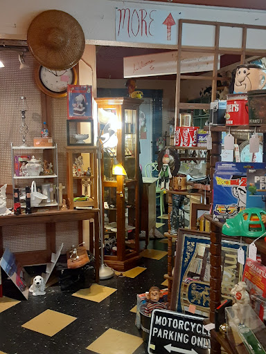 Thrift Store «Little Shop of Hoarders», reviews and photos, 2251 Main St, Springfield, OR 97477, USA