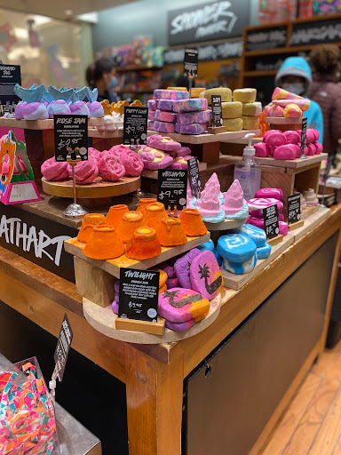 Cosmetics Store «Lush Cosmetics», reviews and photos, 7101 Democracy Blvd, Bethesda, MD 20817, USA