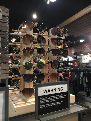 Clothing Store «Tillys», reviews and photos, 3885 S Gilbert Rd, Gilbert, AZ 85297, USA