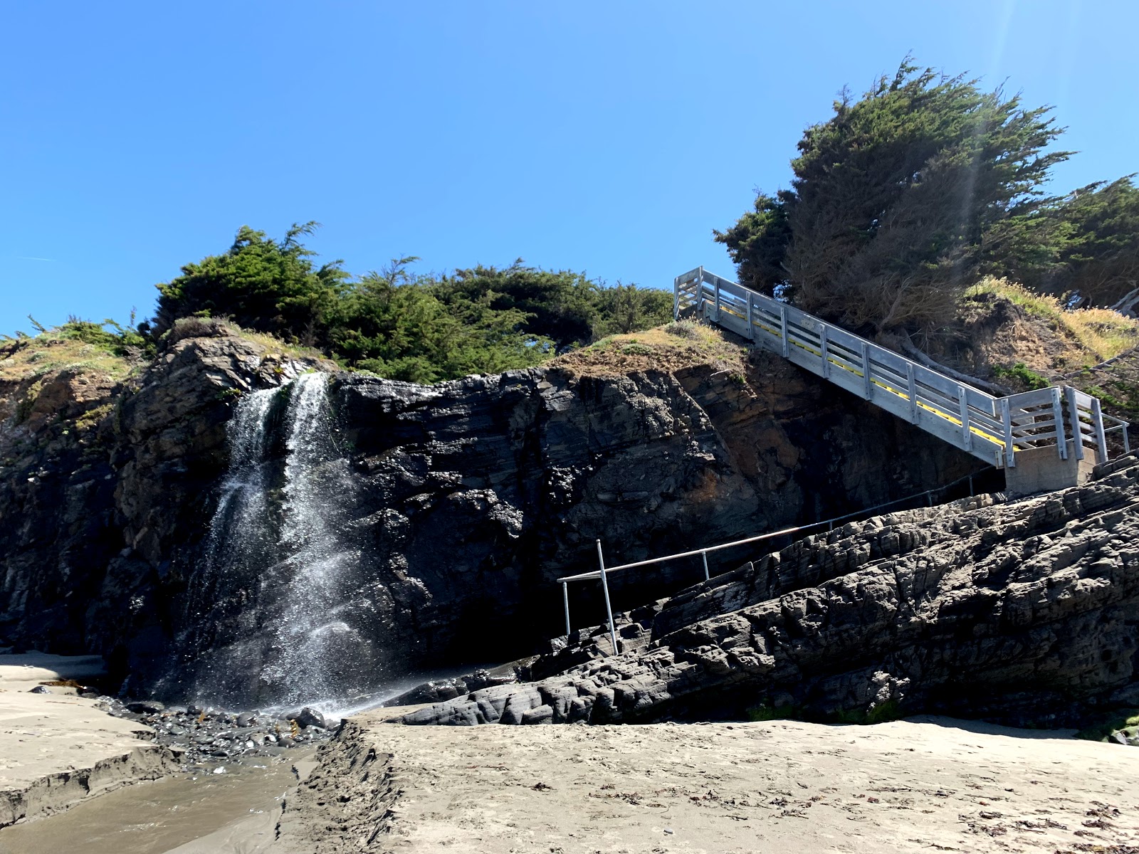 Stengel Beach'in fotoğrafı dağlarla çevrili