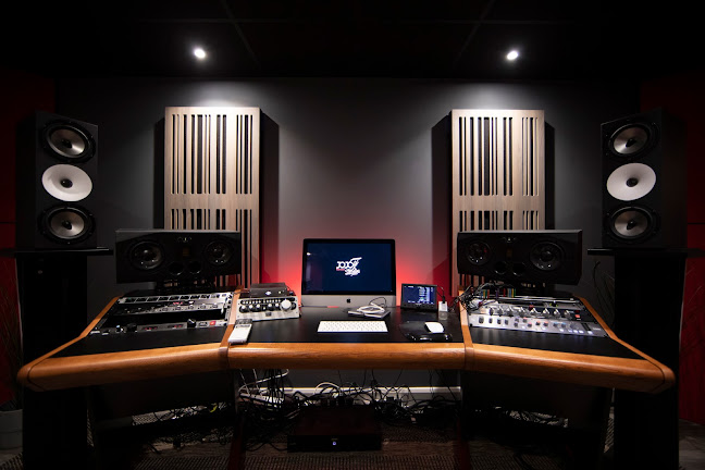 Red room studios - Music store