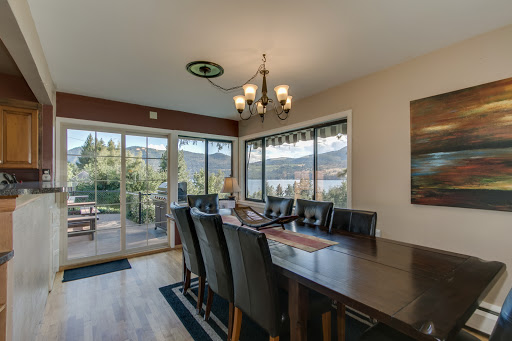 Vacation Home Rental Agency «Windermere Vacation Rentals Lake Chelan», reviews and photos, 115 E Woodin Ave, Chelan, WA 98816, USA
