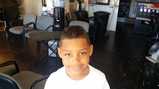 Barber Shop «Fade Away Barber & Beauty», reviews and photos, 8104 S Tacoma Way, Tacoma, WA 98499, USA