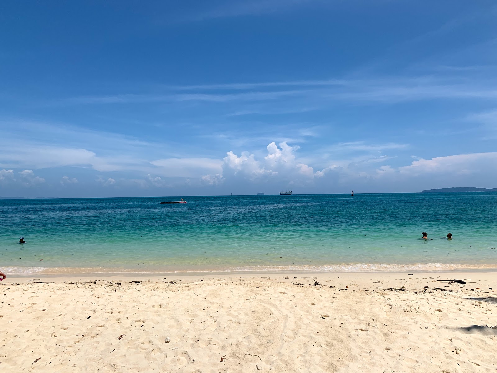 Fotografija Panwa Plaža z turkizna čista voda površino