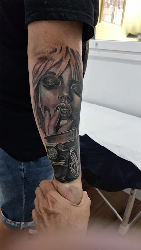 Lagrima Negra - Tattoo Studio