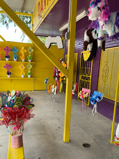 Florist «Davany Flowers & Pinatas», reviews and photos, 522 Cupples Rd, San Antonio, TX 78237, USA